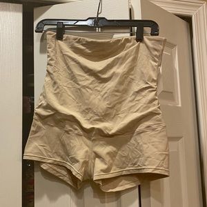 Maidenform - beige shorts shapewear